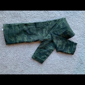 SPANX Look At Me Now Seamless Leggings - Green Camo - Small